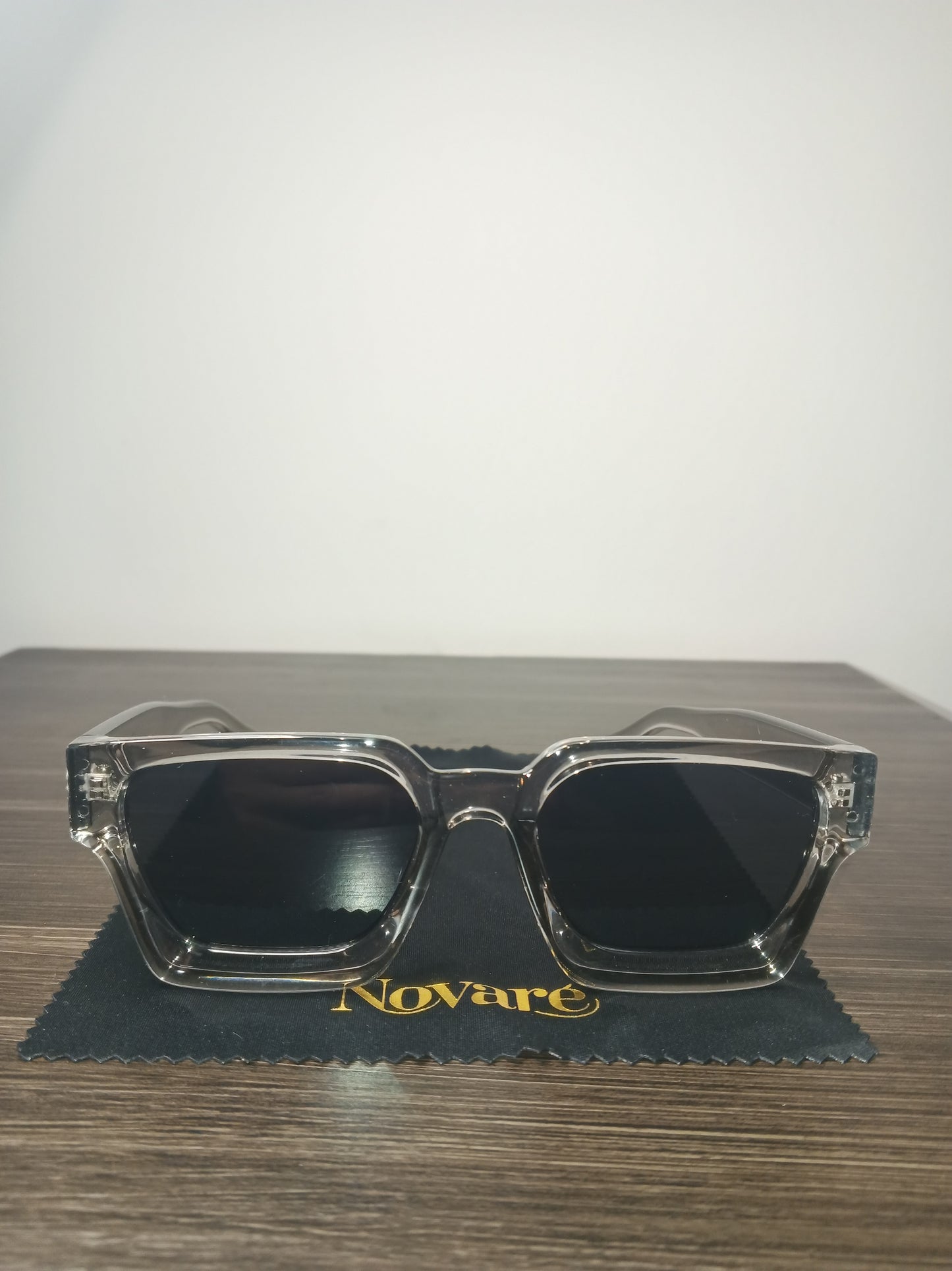 Novaré Grey Edition 1